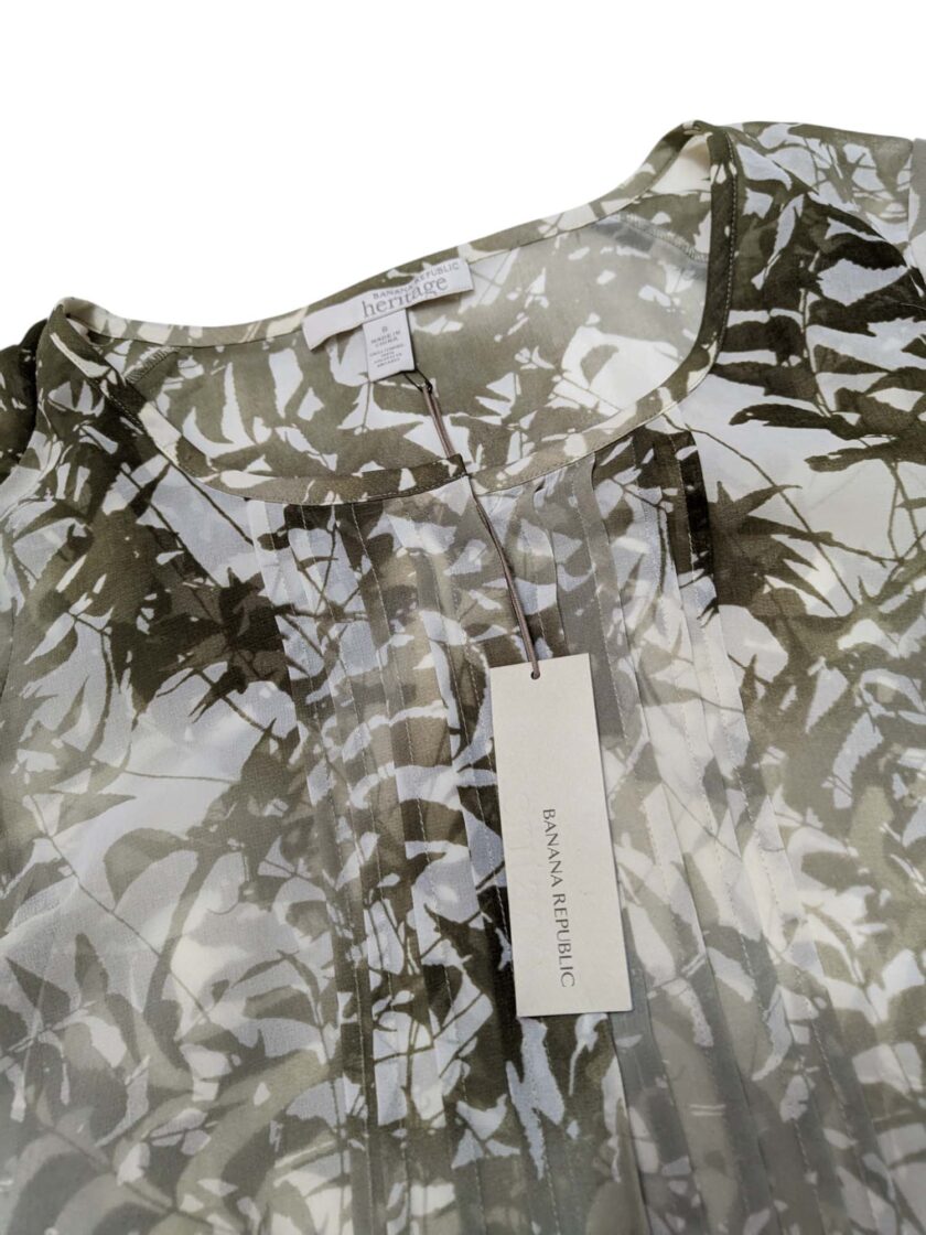 Blusa  de hojas Banana Republic Heritage Talla S - Imagen 3
